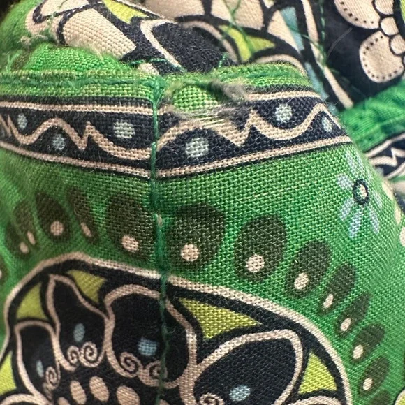 Vera Bradley Retired Cupcake Green Quilted Small Should Duffle - Picture 9 of 9